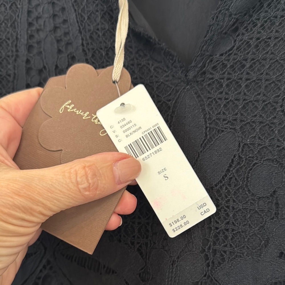Elegant Black Lace Dress - Picture 11 of 11